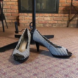 Bandolino Platform Pumps